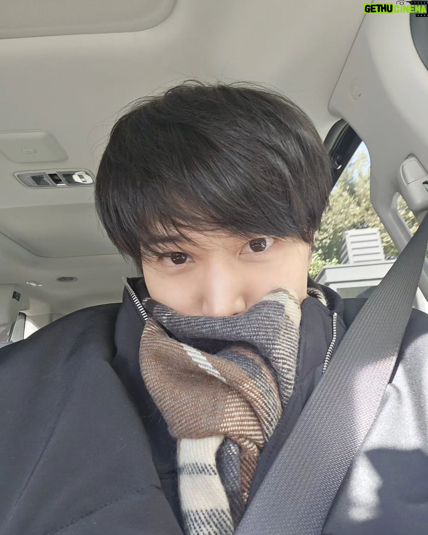 Lee Sung-min - 14.1K Likes - 오늘따라 날씨가 포근♪(๑ᴖ◡ᴖ๑)♪
가요무대 출근중🧚🏻♂️
#출근길 #가요무대
