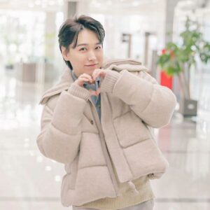 Lee Sung-min Instagram - 추운 날씨에도 만나러 와주시고 응원해주신 분들! 
정말 감사합니다😊
제 노래에 즐거워 해주시는 모습을 보면
저도 에너지가 불끈!!!!🔥 😍
올해에는 더 많이 자주 만나요💗