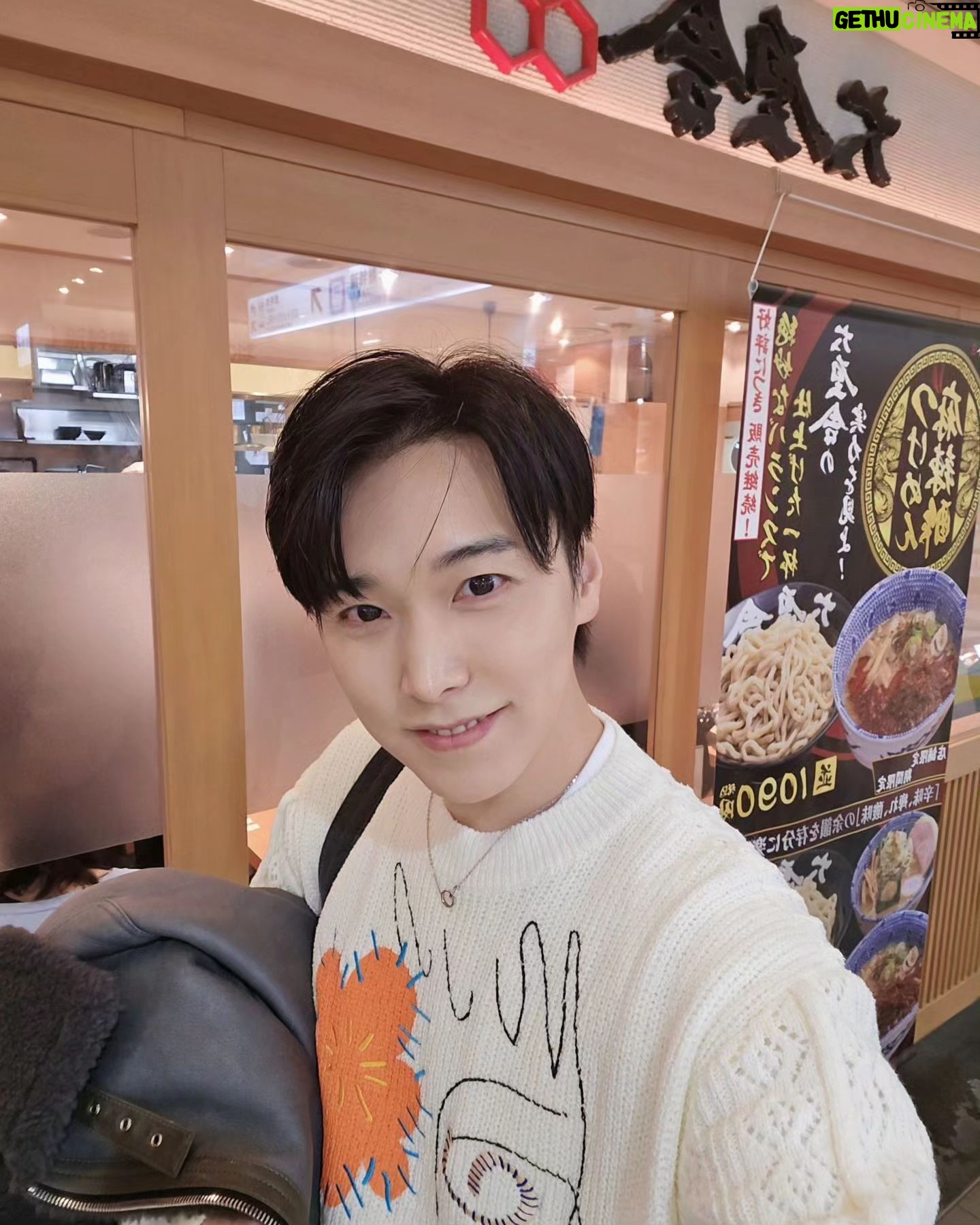 Lee Sung-min - 14.4K Likes - 2024년을 위한 즐거운 시간이었습니다.
많은 기대와 관심 부탁드립니다😁
오구리슌 배우님을 만나뵙게 되어 정말 특별한 시간이었습니다.
2024年のために頑張った楽しい時間でした!
こんな幸せな思いができて、とても感謝しています!
来年には一生懸命に準備して、また素敵なイベントでお伺いします。期待してください!
小栗旬社長に会って光栄でした!💗
#2024
