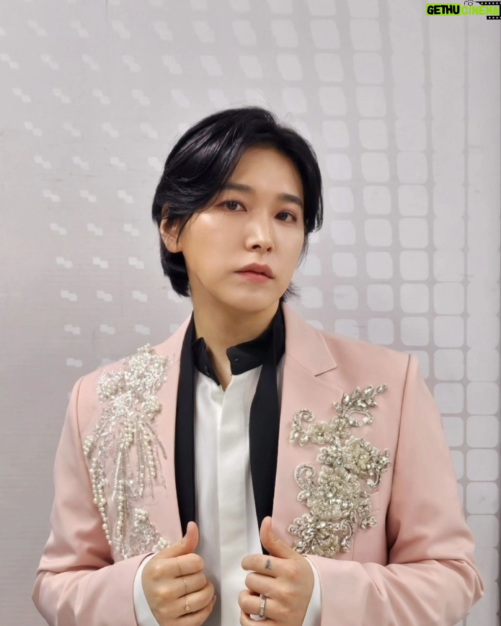 Lee Sung-min - 22.5K Likes - 사랑이 따끔 👉🏻⚡️👈🏻