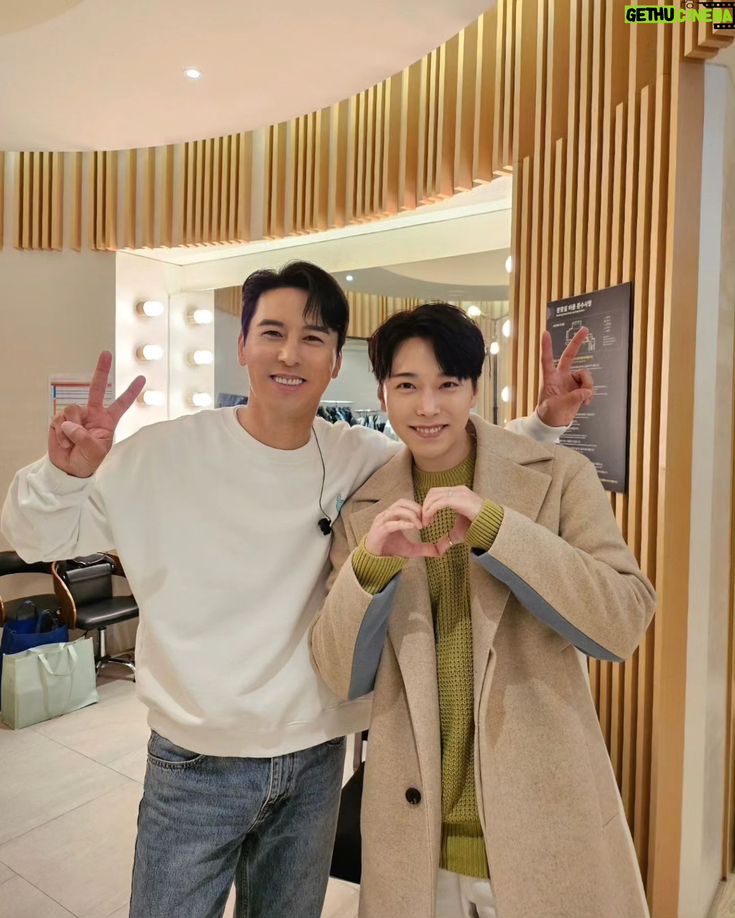 Lee Sung-min - 11.9K Likes - 장민호 선배님 콘서트!🩵
넘넘 멋지고 대단하십니다 선배님😍
또 한번 반했당~☺
#장민호 #호시절