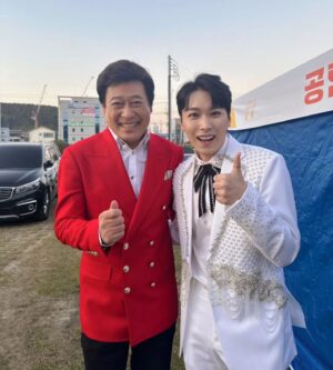 Lee Sung-min Instagram - #금왕읍 승격 50주년을 다시한번 축하드립니다!🎉
행사에 초대되어서 정말 감사하고 행복했습니다♡
무대를 함께 즐겨주신 흥 많고 끼 많은 금빛금왕 여러분!
또 만나뵙길 바래요😊
먼 곳까지 만나러 와주신 #성민에너지 팬분들께도 넘넘 감사합니다♡