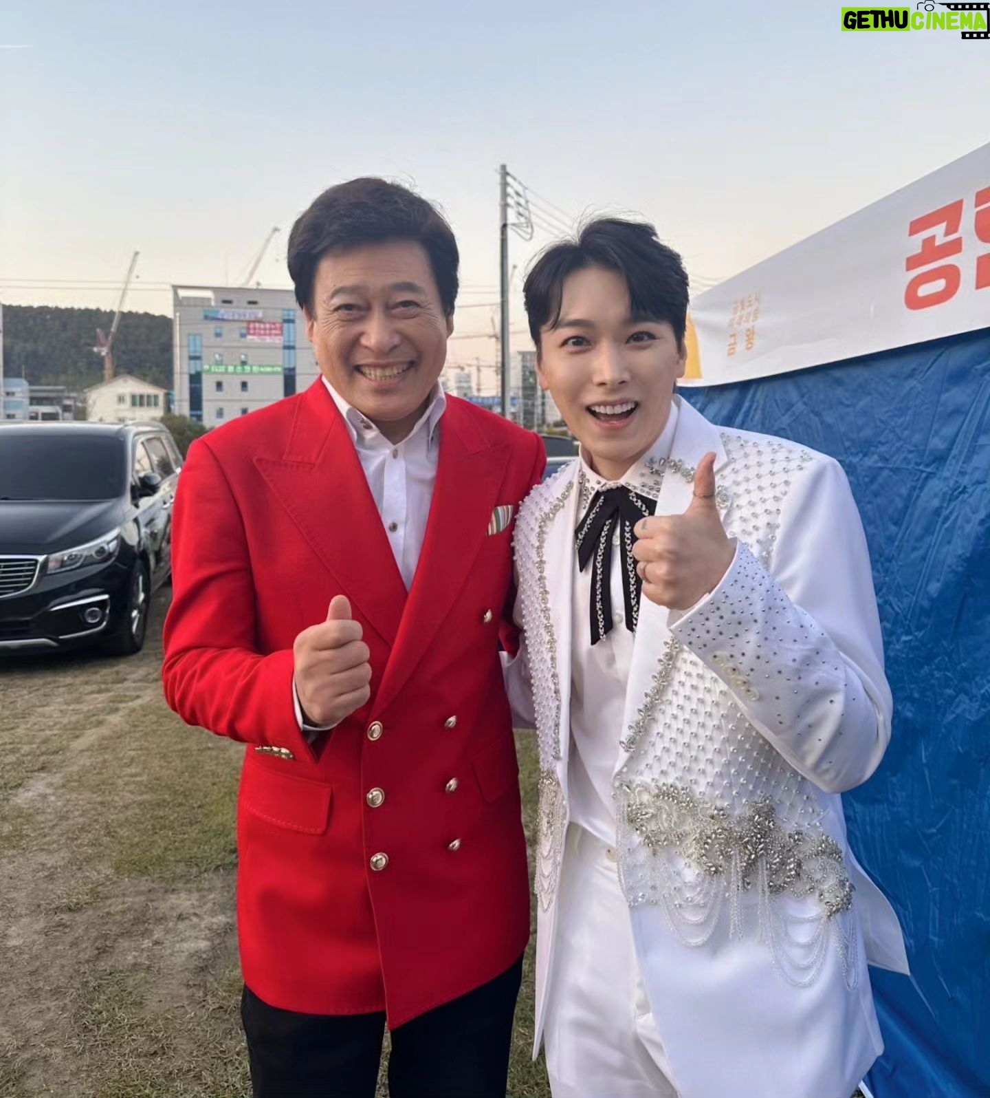 Lee Sung-min - 14.4K Likes - #금왕읍 승격 50주년을 다시한번 축하드립니다!🎉
행사에 초대되어서 정말 감사하고 행복했습니다♡
무대를 함께 즐겨주신 흥 많고 끼 많은 금빛금왕 여러분!
또 만나뵙길 바래요😊
먼 곳까지 만나러 와주신 #성민에너지 팬분들께도 넘넘 감사합니다♡