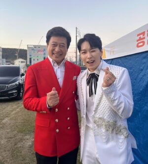 Lee Sung-min Instagram - #금왕읍 승격 50주년을 다시한번 축하드립니다!🎉
행사에 초대되어서 정말 감사하고 행복했습니다♡
무대를 함께 즐겨주신 흥 많고 끼 많은 금빛금왕 여러분!
또 만나뵙길 바래요😊
먼 곳까지 만나러 와주신 #성민에너지 팬분들께도 넘넘 감사합니다♡