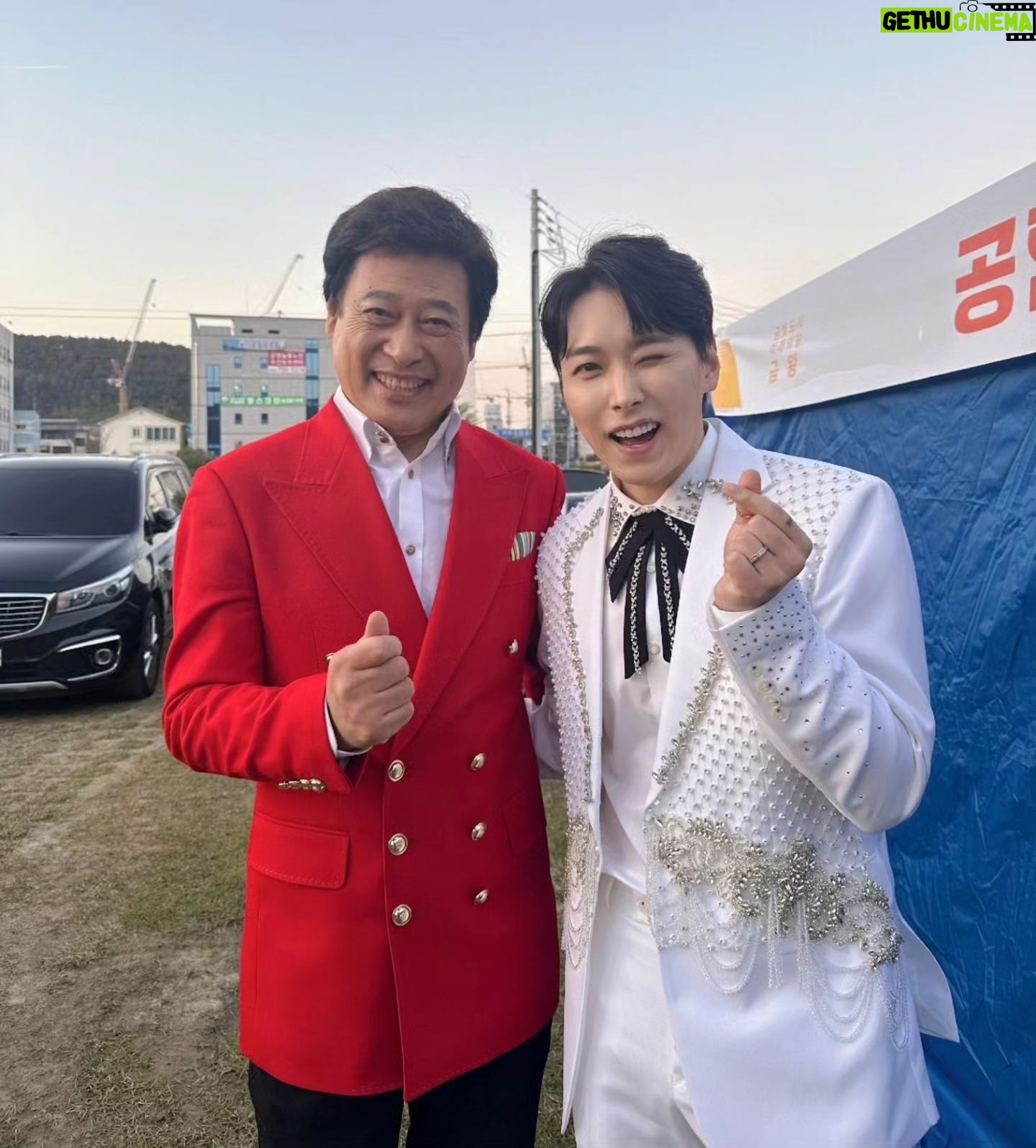 Lee Sung-min - 14.4K Likes - #금왕읍 승격 50주년을 다시한번 축하드립니다!🎉
행사에 초대되어서 정말 감사하고 행복했습니다♡
무대를 함께 즐겨주신 흥 많고 끼 많은 금빛금왕 여러분!
또 만나뵙길 바래요😊
먼 곳까지 만나러 와주신 #성민에너지 팬분들께도 넘넘 감사합니다♡