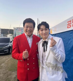 Lee Sung-min Instagram - #금왕읍 승격 50주년을 다시한번 축하드립니다!🎉
행사에 초대되어서 정말 감사하고 행복했습니다♡
무대를 함께 즐겨주신 흥 많고 끼 많은 금빛금왕 여러분!
또 만나뵙길 바래요😊
먼 곳까지 만나러 와주신 #성민에너지 팬분들께도 넘넘 감사합니다♡