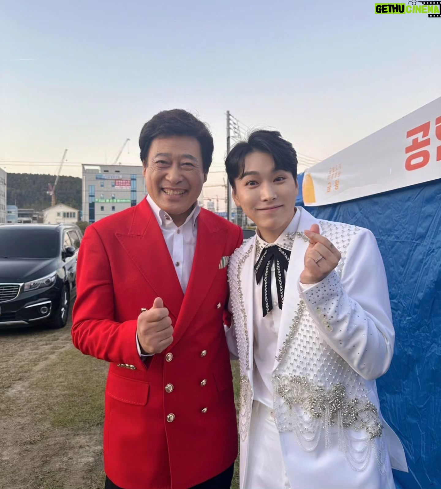 Lee Sung-min - 14.4K Likes - #금왕읍 승격 50주년을 다시한번 축하드립니다!🎉
행사에 초대되어서 정말 감사하고 행복했습니다♡
무대를 함께 즐겨주신 흥 많고 끼 많은 금빛금왕 여러분!
또 만나뵙길 바래요😊
먼 곳까지 만나러 와주신 #성민에너지 팬분들께도 넘넘 감사합니다♡