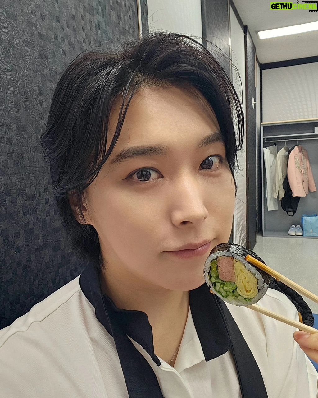 Lee Sung-min - 22.5K Likes - 사랑이 따끔 👉🏻⚡️👈🏻