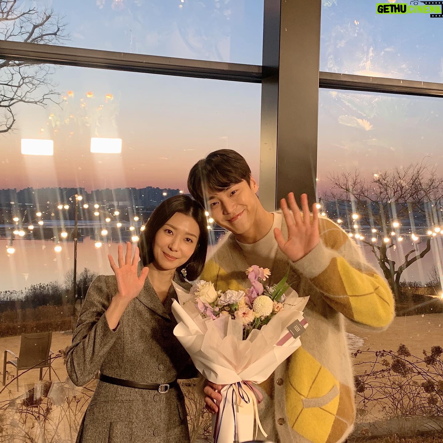 Lee Tae-hwan - 113.6K Likes - 너무 감사하고 소중한 촬영이었습니다☺️ 모두 고생 많으셨습니다! GOODBYE 서른아홉