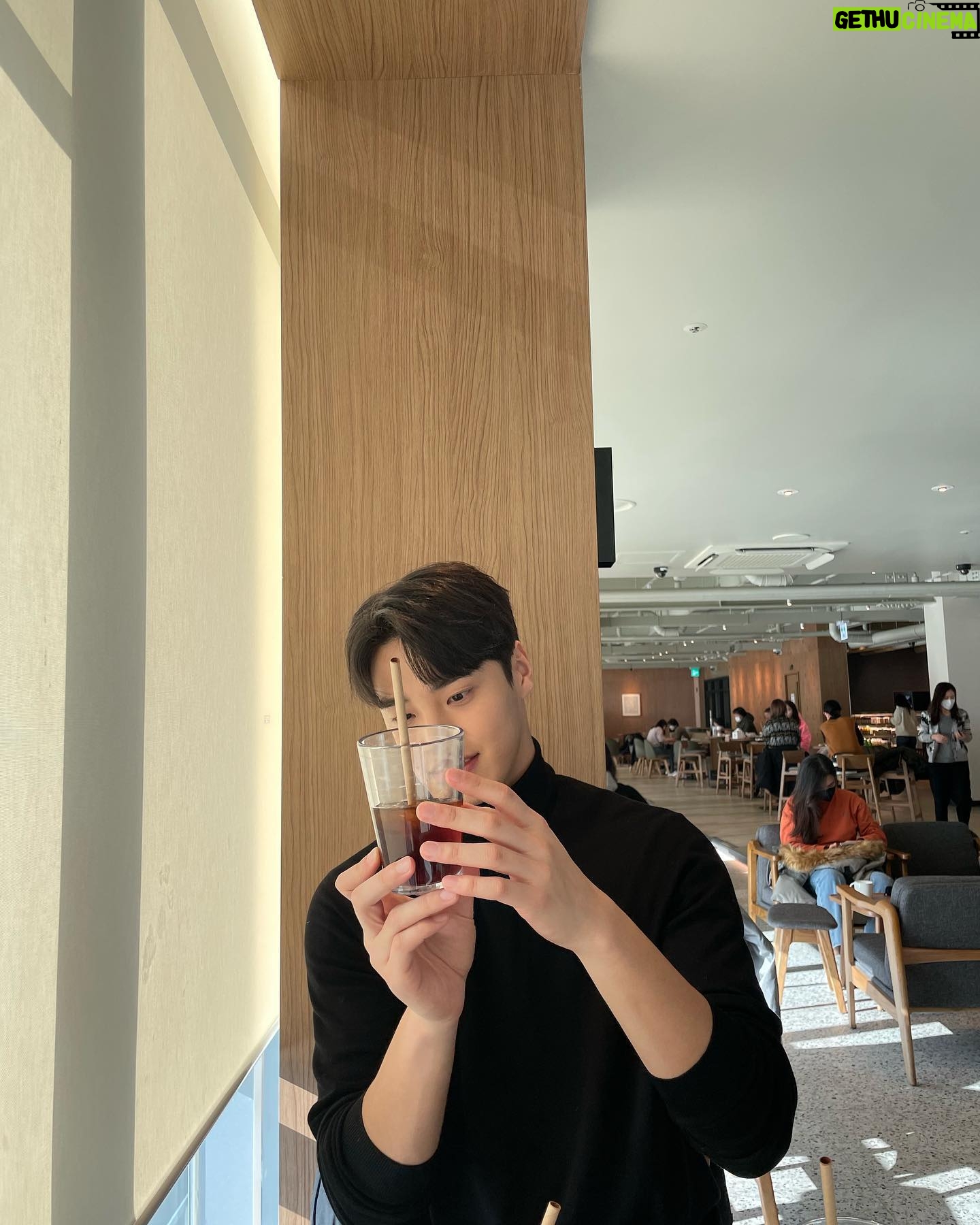 Lee Tae-hwan - 91.8K Likes - 얼죽아☕️