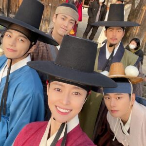 Lee Tae-hwan Instagram - 그 동안 저희 ‘암행어사 조선비밀수사단’을 사랑해 주신 모든 분들께 감사 드립니다! 
행복하고 소중한 추억을 간직한 채 이만 인사 드리겠습니다🙇‍♂️
#암행어사 #성이범 #수고하셨습니다