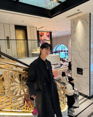 Lee Tae-ri Instagram - 🌂