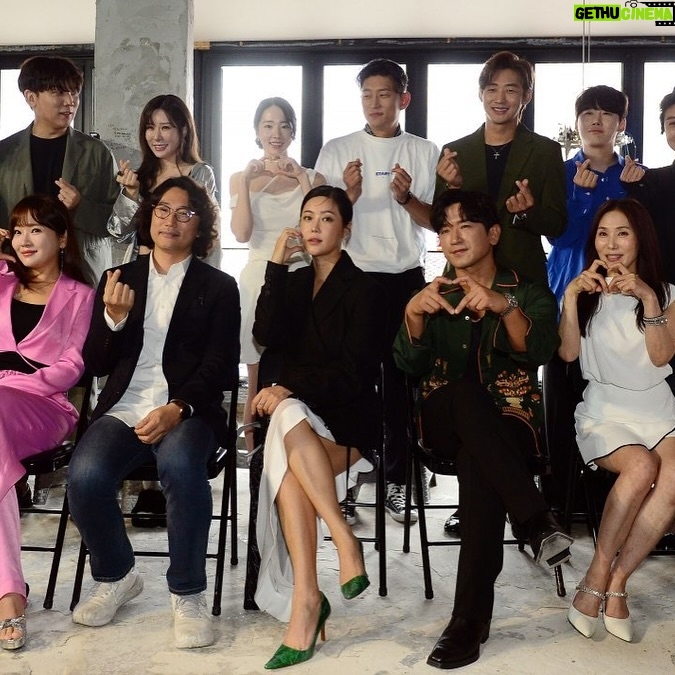 Lee Tae-sung - 1.3K Likes - 최초로 시도되는 아트테이너 그룹의 초대형 프로젝트 전시 “뻑”
기자간담회 현장^^
전시: “뻑” 온앤오프
기간: 7.3 ~ 9.22
장소: 프로세스 이태원 (용산구 우사단로 42)
’뻑‘ 나고 있는 세상,
‘뻑’ 가는 멋진 세상으로의 변화!