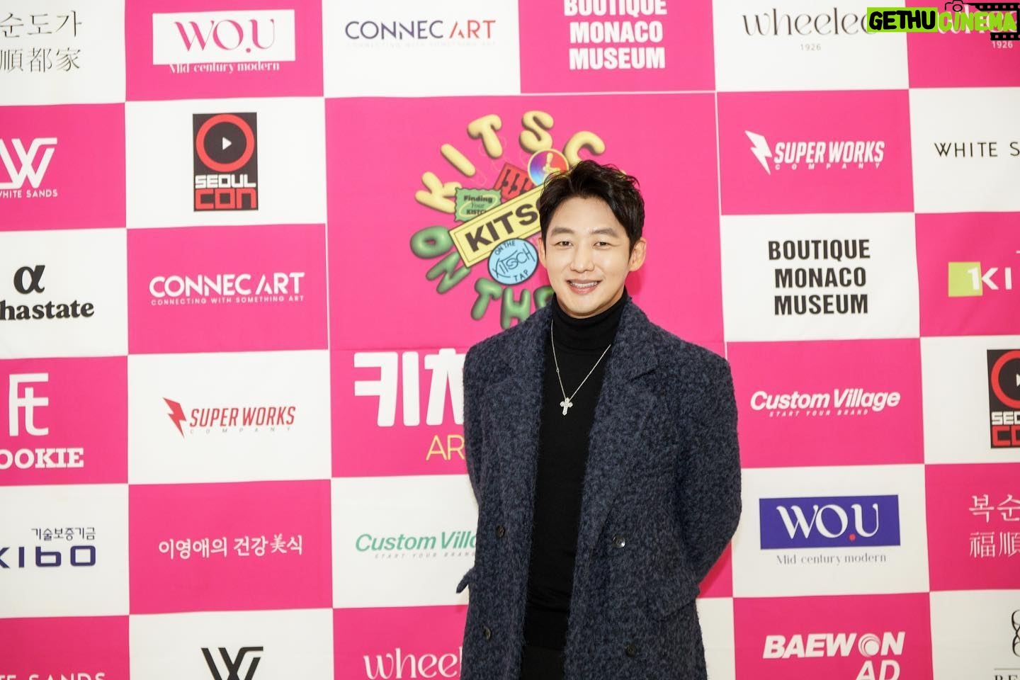 Lee Tae-sung - 1.1K Likes - 유독 전시일정이 많은 12월 소식전합니다.
혜화아트센터 “소담한 선물전”
12.16 - 2024.1.09
부띠크 모나코 뮤지엄 “키치온더탭”
12.15 - 2024.1.31
코엑스 A홀 “서울아트쇼”
12.22 - 12.26
거북섬마리나 “ART 선셋101 특별전”
12.28 - 12.31
도쿄 긴자 Artston gallery “이태성 개인전”
2024.1.8 - 1.29
열심히 작업한 작품 50여점이 전시됩니다~
많은 응원과 관심부탁드려요~~ 🫶