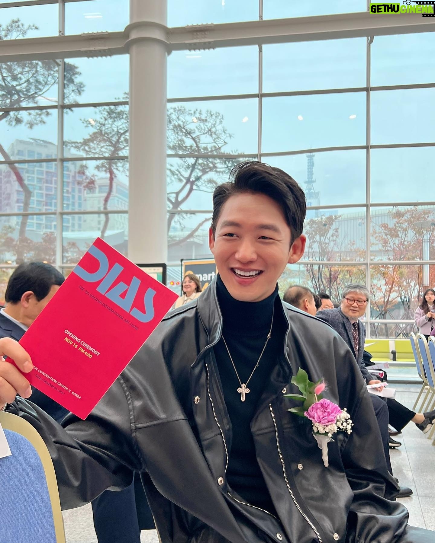 Lee Tae-sung - 1.5K Likes - 11.16-11.19
대전 컨벤션센터 2전시장
Booth “ connec art” 입니다~
작품보러오세요~~
#우리부스가젤큼