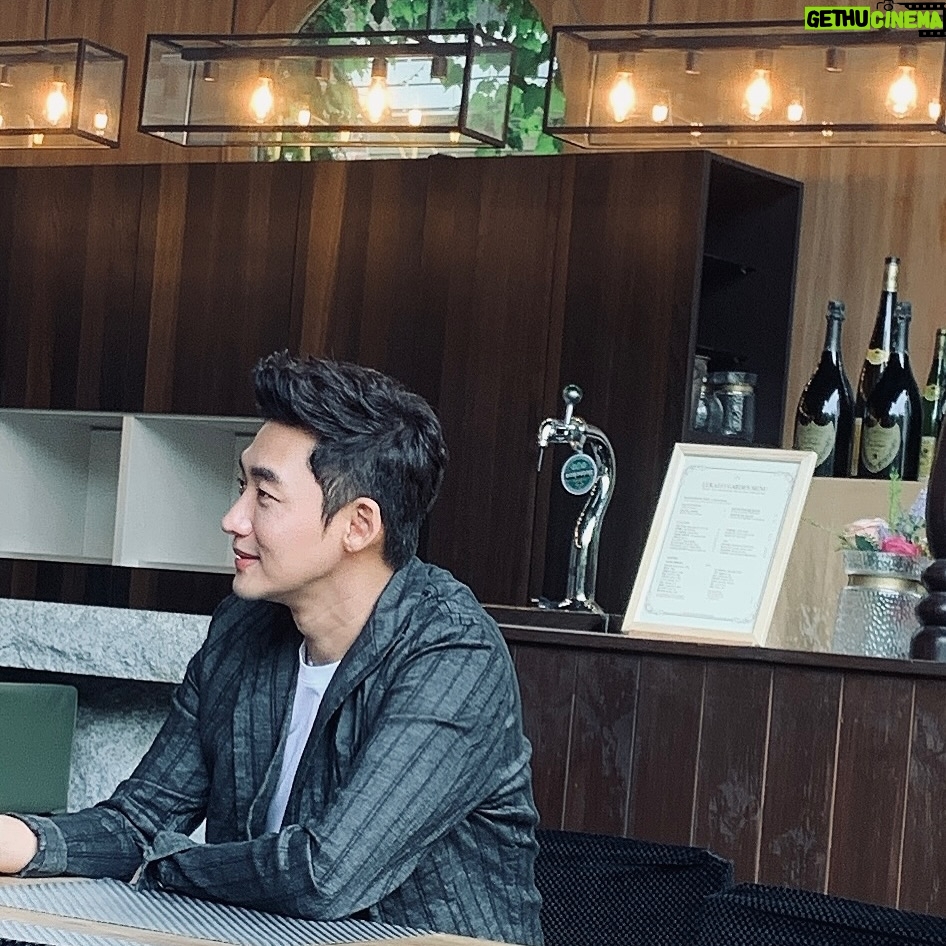 Lee Tae-sung - 1.4K Likes - 여름되니까 머리기르기가 힘들다 ㅋ
짧게 자를것인가.. 지금 거지존을 극복할것인가…ㅋ
여성분들 마음이 이해가 간다 ~
촬영때문에 참고 있슴돠~~ 거지존도 시간이 해결해 주겠죠~