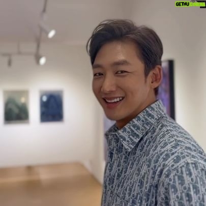 Lee Tae-sung - 1.5K Likes - “미드나잇러브” 전시 오프닝에 찾아와주신 많은 관객여러분 감사합니다^^