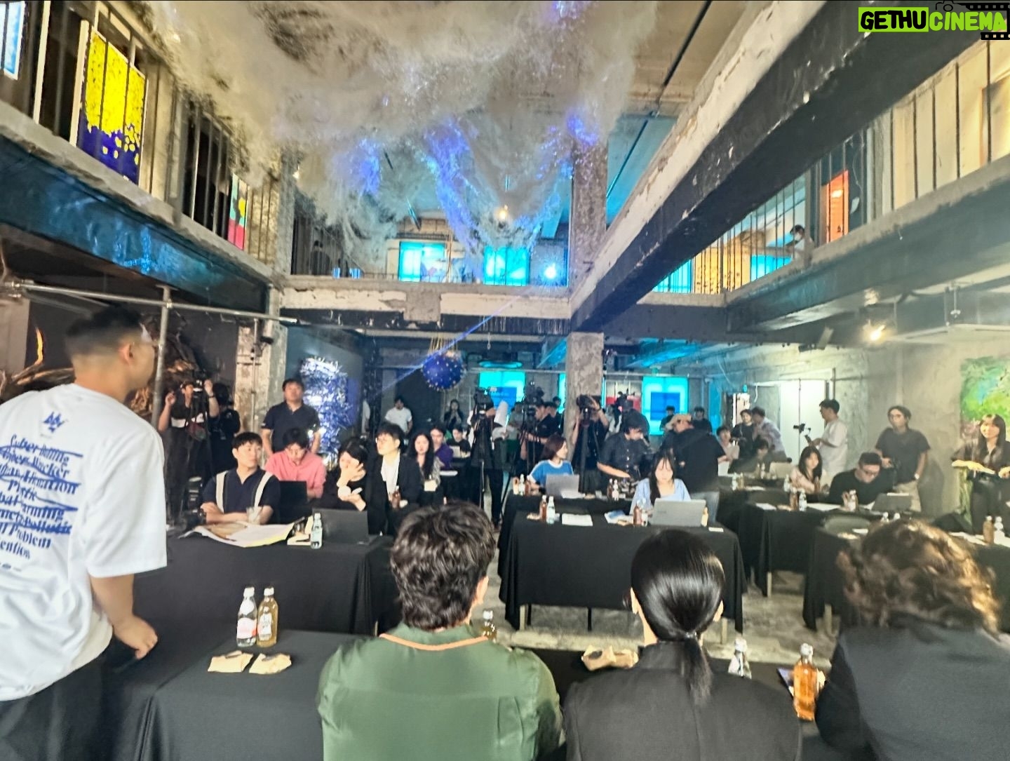 Lee Tae-sung - 1.3K Likes - 최초로 시도되는 아트테이너 그룹의 초대형 프로젝트 전시 “뻑”
기자간담회 현장^^
전시: “뻑” 온앤오프
기간: 7.3 ~ 9.22
장소: 프로세스 이태원 (용산구 우사단로 42)
’뻑‘ 나고 있는 세상,
‘뻑’ 가는 멋진 세상으로의 변화!