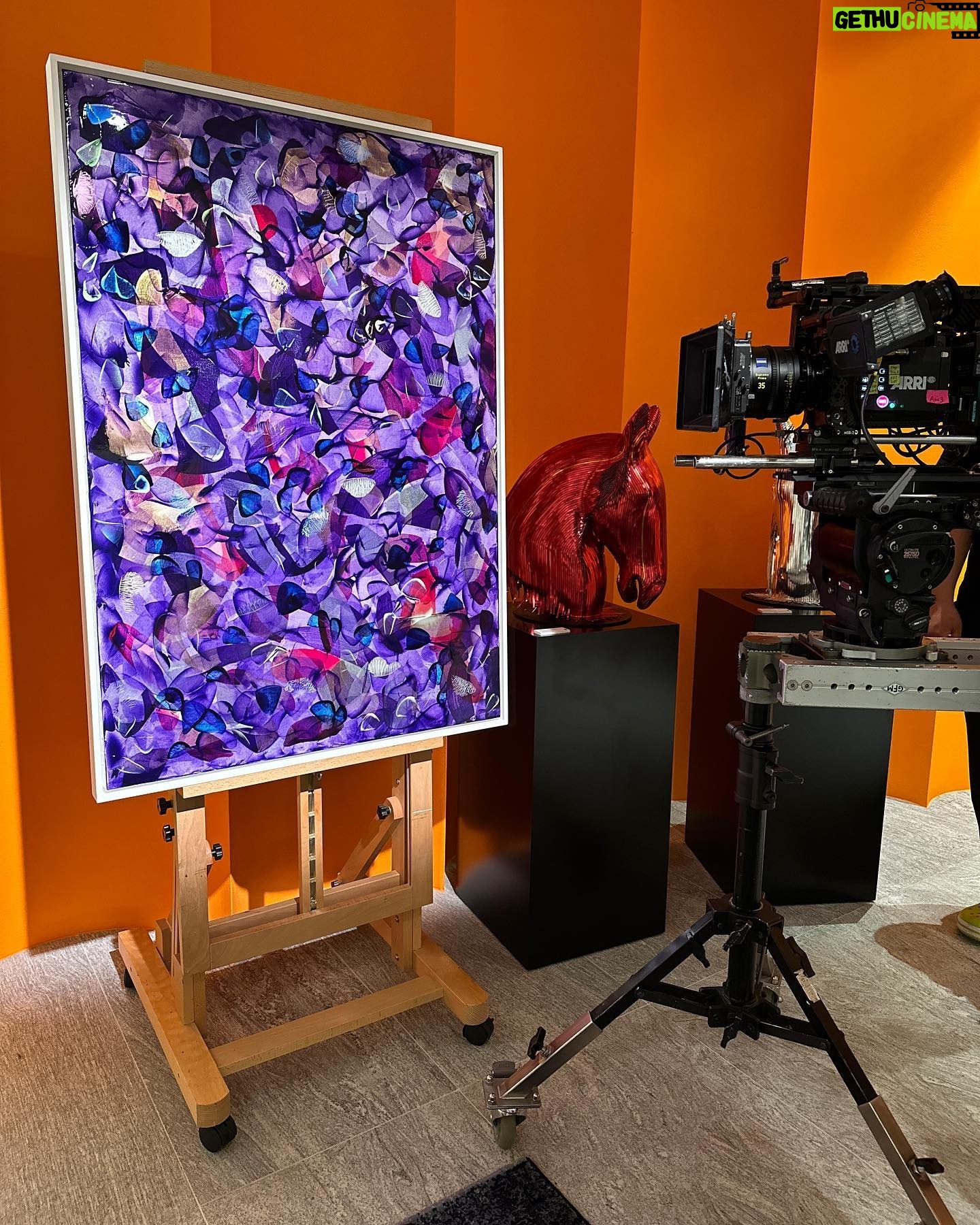 Lee Tae-sung - 1.7K Likes - With a new work!
映画のために新しく作業した作品です!
“Touch my mood” canvas 50P