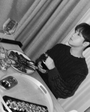 Lee Tae-vin Instagram - 💭