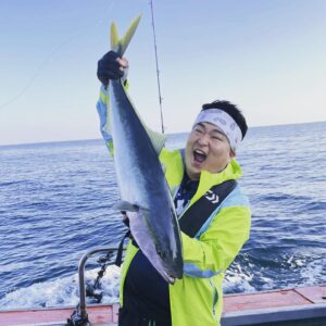 Lee Won-il Instagram - 원래 낚시하면 다들 이만치씩 잡는거죠??😜🐟🦀
와하하하하! 이번 #낚시세끼 시즌2도 대성공입니다!
유튜브에서 #낚시세끼 #한국다이와 검색하셔서
많이많이 시청해주세요! 매주 업로드됩니다!📽📸
#kcm #강창모 #조정민 #발목을잡지마 #이원일