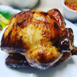 Lee Won-il Instagram - 정말 오랜만에 맛있는 #통닭구이 를 먹었네요..
제 손에 닭고기를 맡겼으니 발골은 확실히 해봤지요😜
ㅎㅎㅎㅎㅎ #이태원 #해방촌 가시면 #해방촌닭 들러보세요! 욕심없이 장사하는 사람이 음식을 하면 이렇게 무서운 맛을 냅니다😘👍🍗🐔👏 대파김치 꼭 리필!!! ㅋ