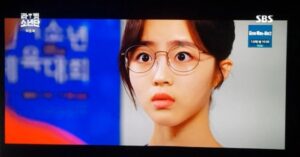 Lee Yeong-eun Instagram - #라켓소년단 #최종회 #깜짝출연 🤗 안경써서  잘 모르실까 생각했는데 많이 알아봐주시네욯ㅎ 🤪 👓