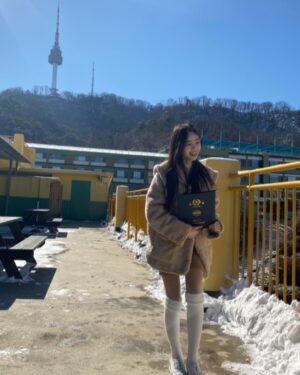 Lee Yeong-eun Instagram - 행복했던 #리라아트고#이젠안녕😭 #졸업  쌤들 친구들 보고싶을꺼에요 🤧이쁘게 사진찍어주신 상희쌤 #감사합니다☺️😚