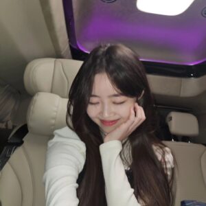 Lee Yeong-eun Instagram - 2023년 👋이리오너라2024👋
모두 2024년에는 행복하고 건강하시길✨️✨️✨️아뵤 아쟈아쟈 하이팅 HAPPY NEW YEAR💫