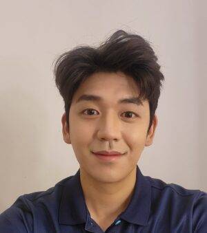 Lee Yong-dae Instagram - 새해 복 많이 많이 더많이 받으세요😁
Happy New Year😄