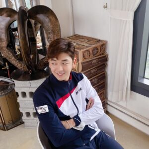Lee Yong-dae Instagram - 사진 좀 잘찍어라..
🏸🏸