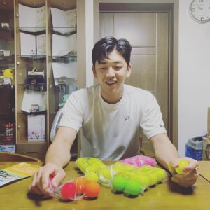Lee Yong-dae Instagram - 컬러 골프공 받아서 기분좋음😁
그만 잃어 버리자..!
#이지골프존#골프공#좋음#로스트볼