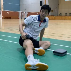 Lee Yong-dae Instagram - 운동전에 간편하게 근육 풀기🏸
#앞광고#LG마사지건#마사지건#요넥스#yonex#배드민턴#마사지#근육풀기#뭉친근육#피로회복