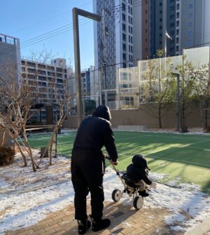 Lee Yong-jin Instagram - 여우 소리 할아버지 가게에서 구입한 오만원짜리 옷을 이번 겨울에 가장 많이 입게 될 줄은 정말 몰랐었다. #동물소리를내자