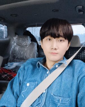 Lee Yong-jin Instagram - 비오는 날 간만셀