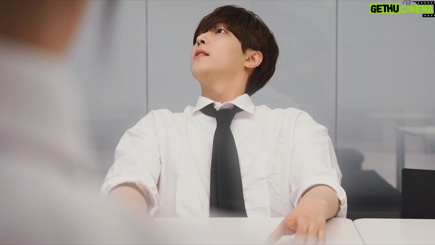 Lee You-jin - 4.4K Likes - SHOWER EP.04
‘너의 가슴이 만지고 싶어‘ 가 업로드 되었습니다.
이번 에피소드를 기점으로 제 영상의 색깔이 좀 더 명확해지고 있다는 생각이 들었습니다. 처음 10편 정도는 그 색깔을 찾아가는 과정이겠거니 하며 묵묵히 해보자는 마인드였는데, 흐릿했던 그림들이 생각보다 빠르게 명확해지고 있어서 기쁩니다.
그 시야가 좀 더 뚜렷해지면 본격적으로 좀 더 제가 그동안 꿈꿔왔던 그림들을 만들 수 있을 것 같아요.
언제나 응원해주시는 모든분들 진심으로 감사합니다.
📍프로필 링크/link in bio