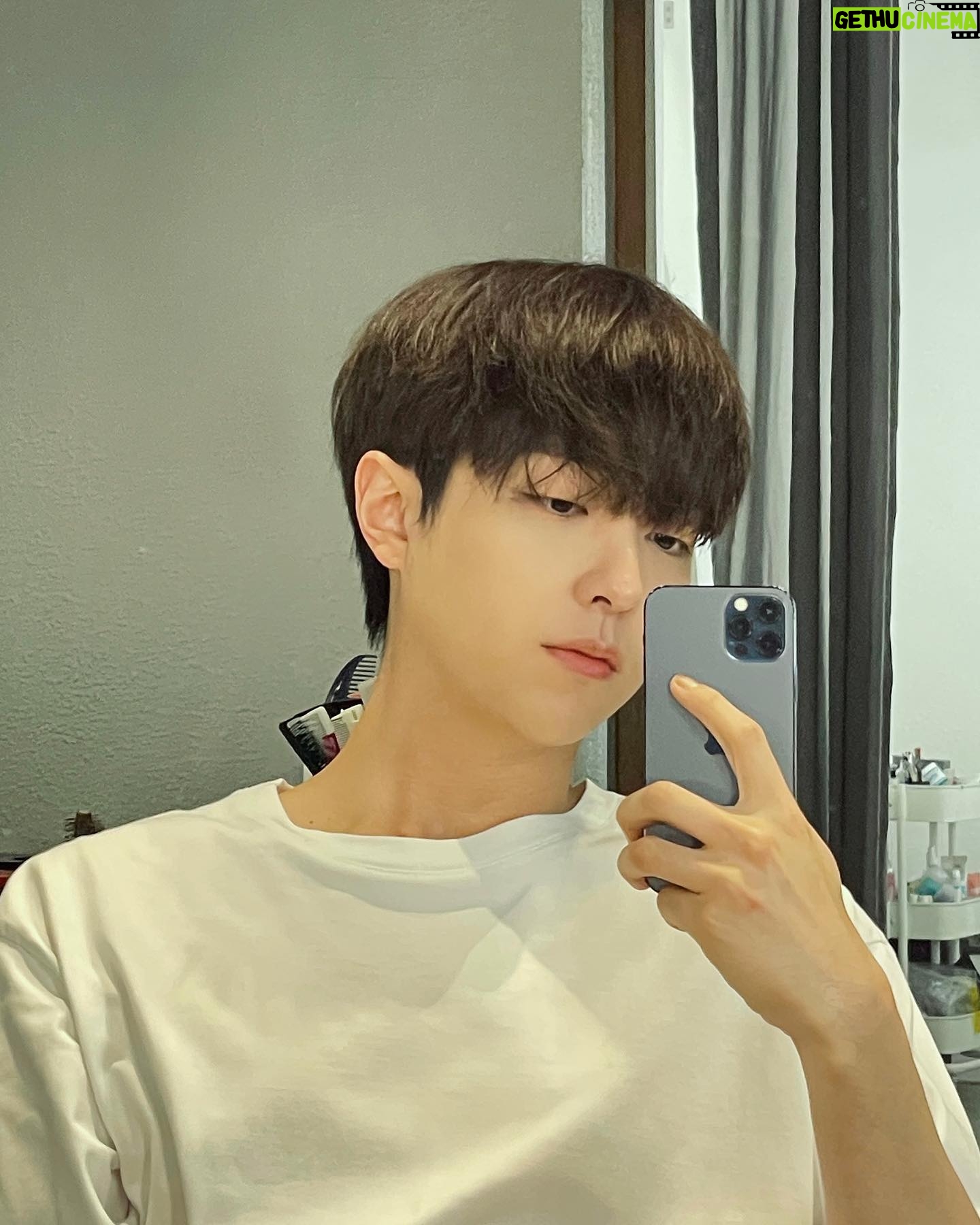 Lee You-jin - 5.4K Likes - 너어무 더워