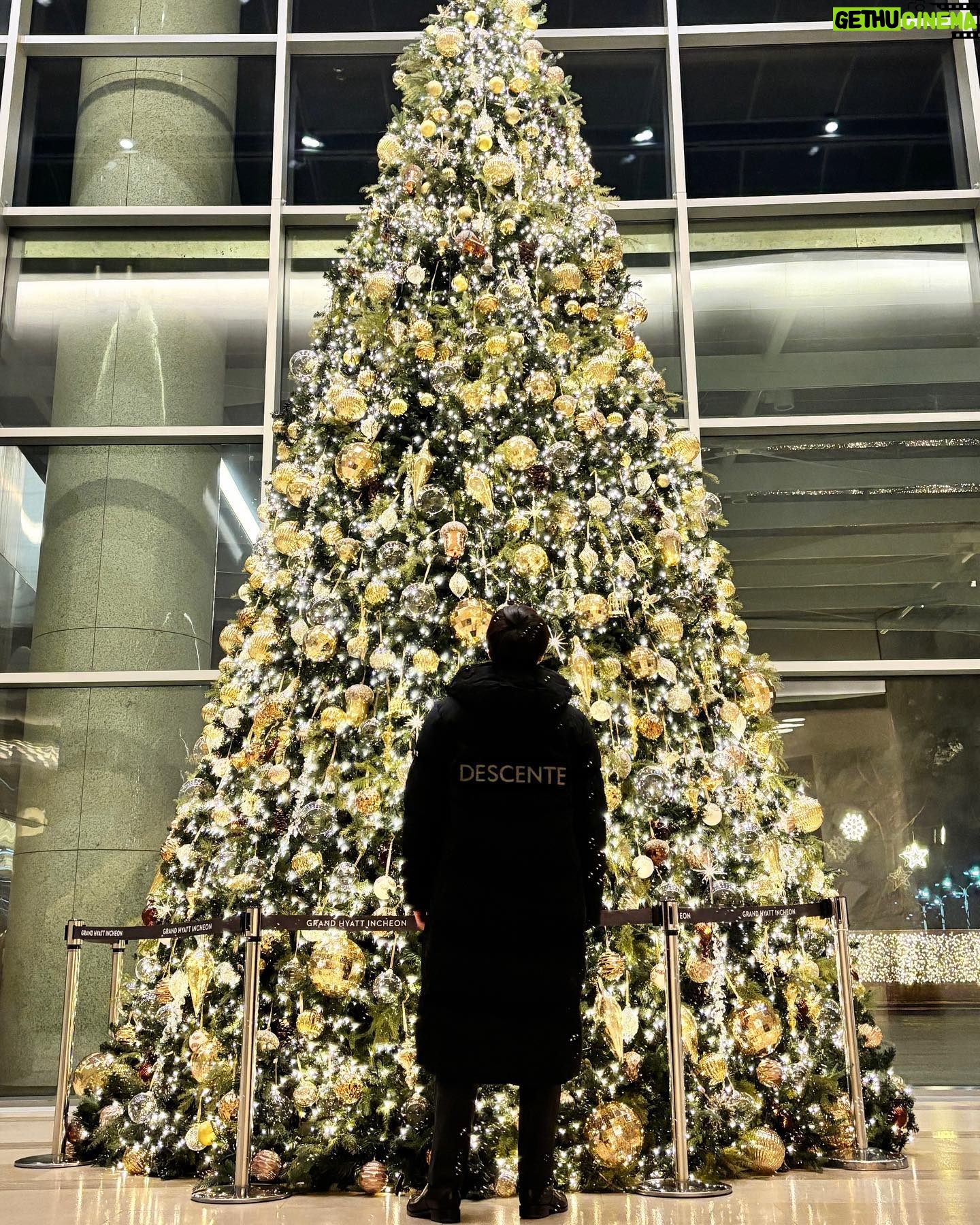 Lee You-jin - 4.7K Likes - 나는 아직 크리스마스🎄🎄
#DESCENTE #데상트