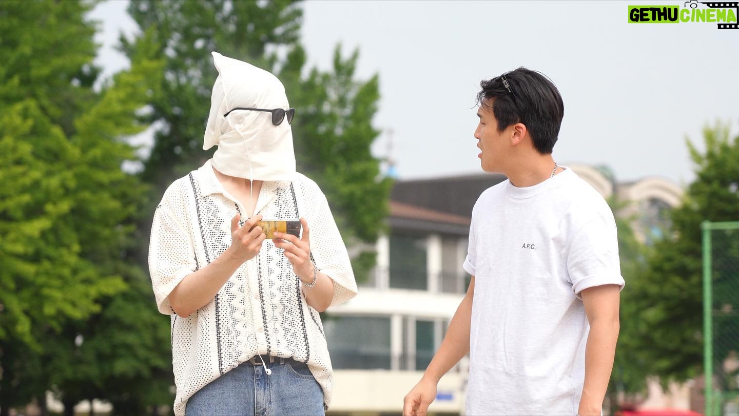 Lee You-jin - 4.4K Likes - SHOWER EP.04
‘너의 가슴이 만지고 싶어‘ 가 업로드 되었습니다.
이번 에피소드를 기점으로 제 영상의 색깔이 좀 더 명확해지고 있다는 생각이 들었습니다. 처음 10편 정도는 그 색깔을 찾아가는 과정이겠거니 하며 묵묵히 해보자는 마인드였는데, 흐릿했던 그림들이 생각보다 빠르게 명확해지고 있어서 기쁩니다.
그 시야가 좀 더 뚜렷해지면 본격적으로 좀 더 제가 그동안 꿈꿔왔던 그림들을 만들 수 있을 것 같아요.
언제나 응원해주시는 모든분들 진심으로 감사합니다.
📍프로필 링크/link in bio