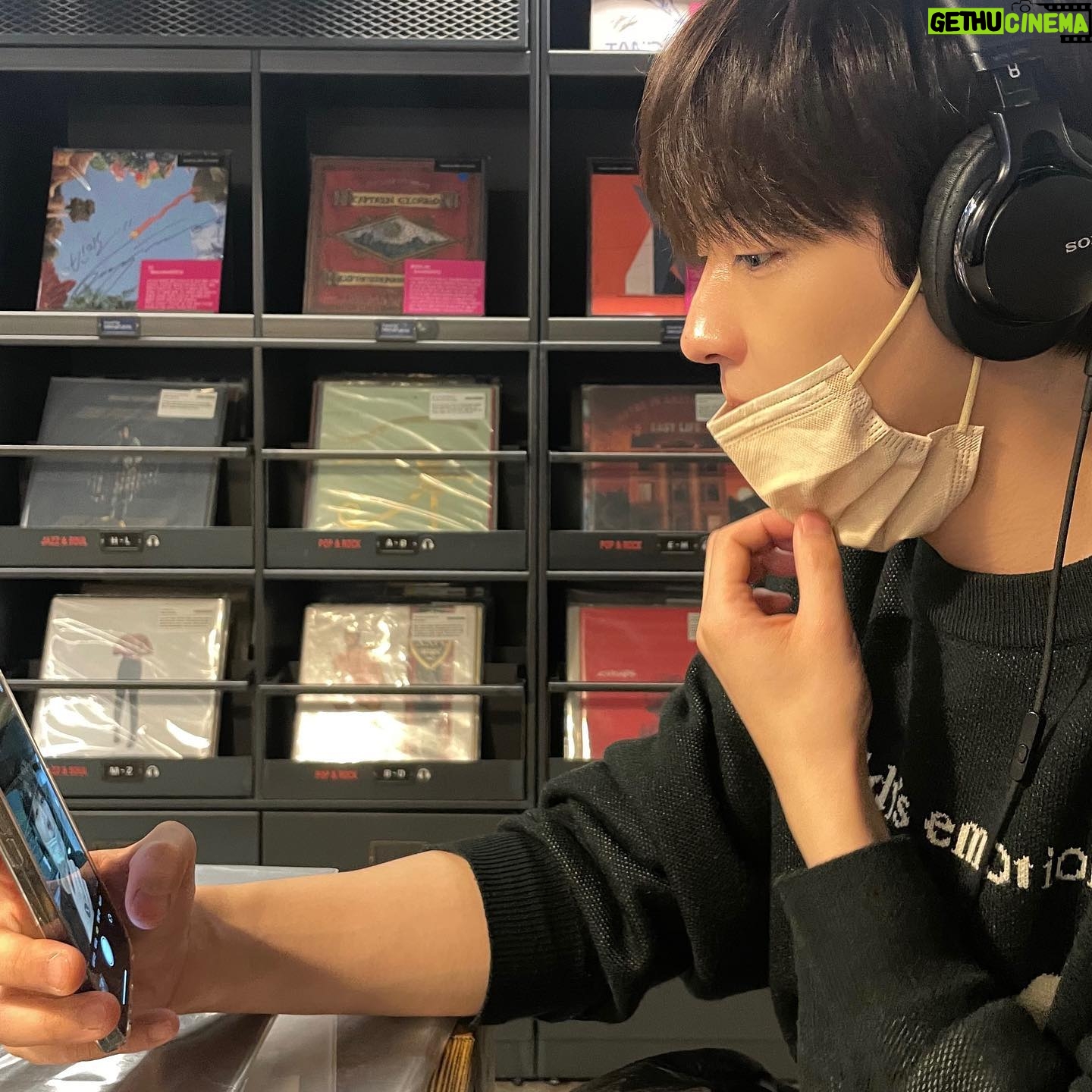 Lee You-jin - 7.2K Likes - 여전히 세르고
