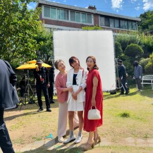 Lee Young-eun Instagram - .
명동이🙋🏻‍♀️
가족들☺️
.
#미녀와순정남 
#필승이네