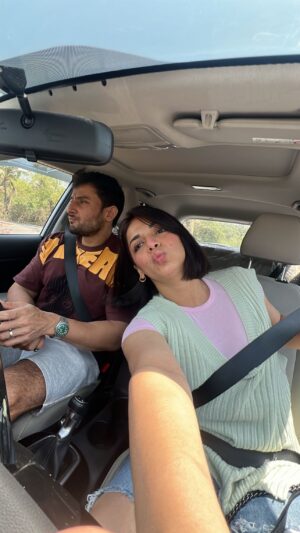 Leenesh Mattoo Instagram - People ask us why we don’t step out more often. Here’s why! Watch carefully! Also comments mein batao how much time do you spend in the mall on an average? 

#instagram #relatable #explore #dayout #mall #movietime #crew #horror #foodie #couples #vlog #minivlog