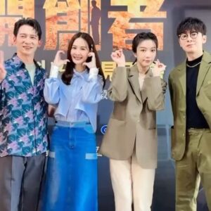 Lego Lee Instagram - 昨天
是聖筊裡黎大仁的眼鏡🤓