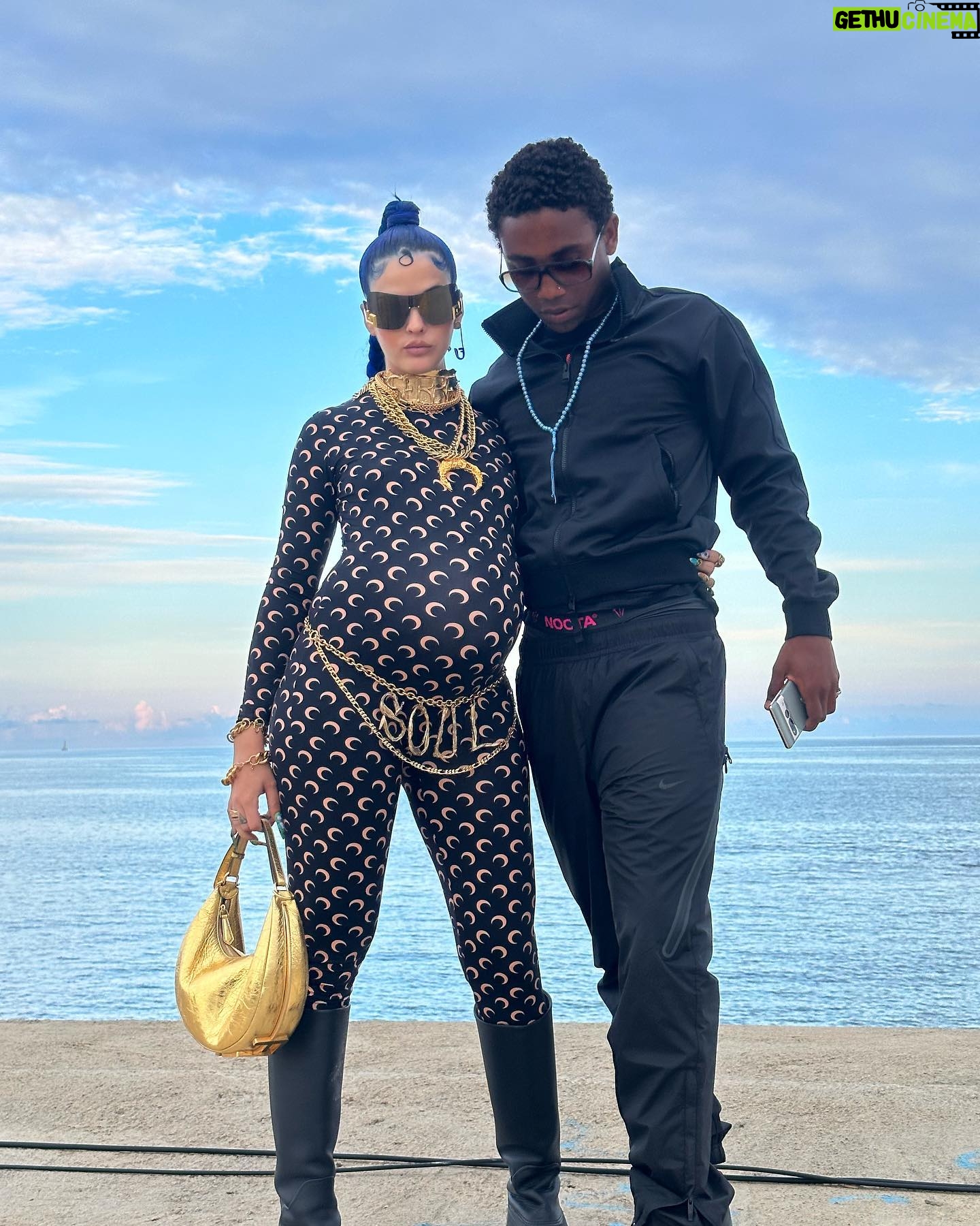 Leïti Sène - 21.1K Likes - Papa y Mama X2, celebrando la vida un rato y haciendo musica post illuminati 😍👼🏽👑🇸🇳🤲🏿
#apocalipsistour #teampixel
@googlepixel