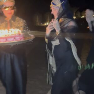Leïti Sène Instagram - RANGO II nuevo single semana k viene??
Ramadan mubarak familia gracias por todos los mensajes la familia crece✨🌙👑👑