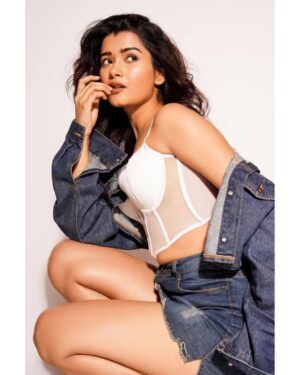 Lekha Chatterjee Instagram - I don't dress for villains
Or for innocents
I'm on my vigilante sh** again ... 🤍🤍
.
.
📸 @sourav.dutta.kolkata 
👗@kiara_sen111 
💄@kajuguhaofficial 
💇‍♀️@btwits_naaz_
