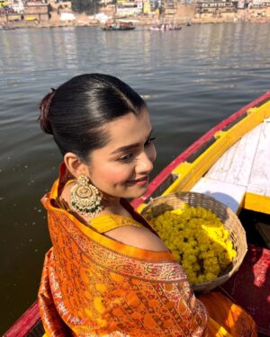 Lekha Chatterjee Instagram - Om namah shivaay 🙏❤️
.
#banaras #varanasighats #ganga #harharmahadev