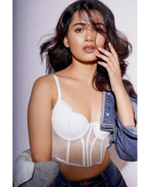 Lekha Chatterjee Instagram - I don't dress for villains
Or for innocents
I'm on my vigilante sh** again ... 🤍🤍
.
.
📸 @sourav.dutta.kolkata 
👗@kiara_sen111 
💄@kajuguhaofficial 
💇‍♀️@btwits_naaz_