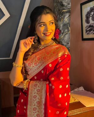 Lekha Chatterjee Instagram - ❤️❤️❤️❤️❤️Ye laal ishq ❤️❤️❤️❤️❤️
 
 ❤️❤️❤️ Gorima❤️❤️❤️

Look courtesy : @nischitasengupta ❤️❤️

#gorima #garima #starjalsha #lekha #lekhachatterjee  #love #loveforsaree #hope #laalishq #fashion #style