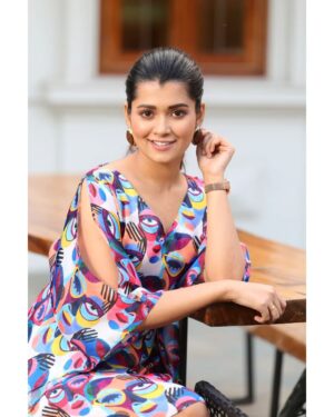 Lekha Chatterjee Instagram - For @bartaman_sukhigrihokon ... 💝💝

It's always a pleasure working with all of you ❤️
 @iamsudiptachanda @anwesha.datta @rupsu_debnath_photography @debjanighoshofficial 

#fashion #fasgionshoot #mood #2024 #newyearnewme #newbeginingns #love